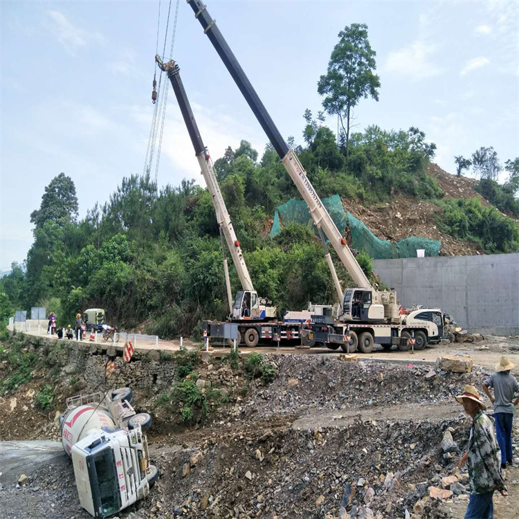 冕宁汽车掉沟里叫吊车救援要多少钱